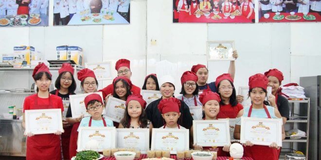 Khóa học nấu ăn cho trẻ ở Hà Nội